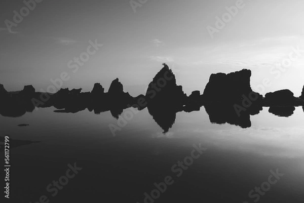 Obraz 海岸沿いの大きな岩