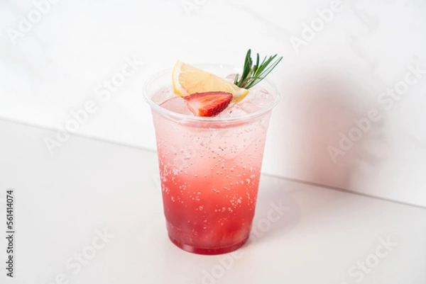 Obraz strawberry with soda in glass