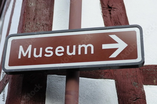 Obraz W stronę muzeum