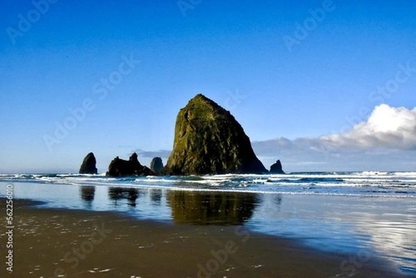 Fototapeta Haystack rock at Canon Beach Oregon