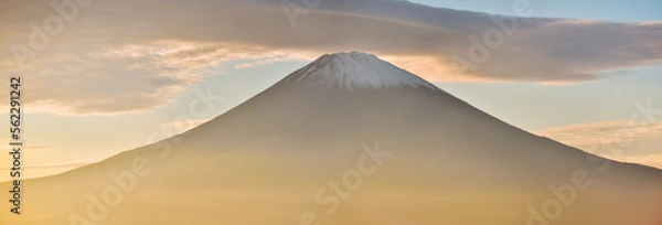 Obraz 笠雲のかかる夕暮れの富士山のパノラマイメージ