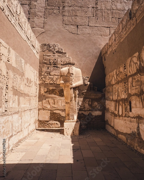 Fototapeta Headless statue in Habu Temple, Luxor, Egypt.