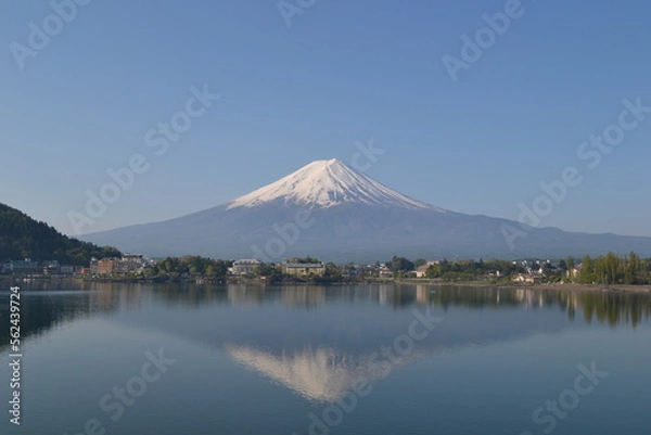 Fototapeta 河口湖から見た昼間の富士山