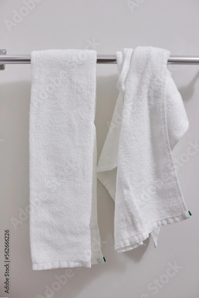 Fototapeta ホテルの浴室にあるフェスタオルの様子