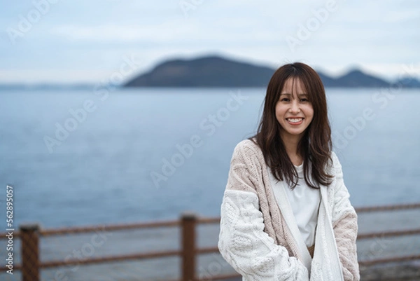 Fototapeta 海にいる女性