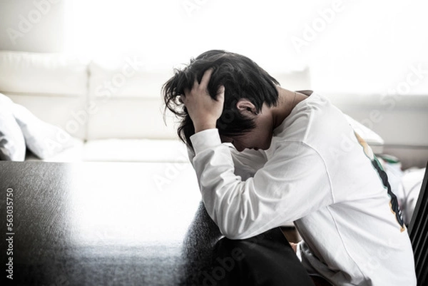 Fototapeta 頭をかきむしる男性