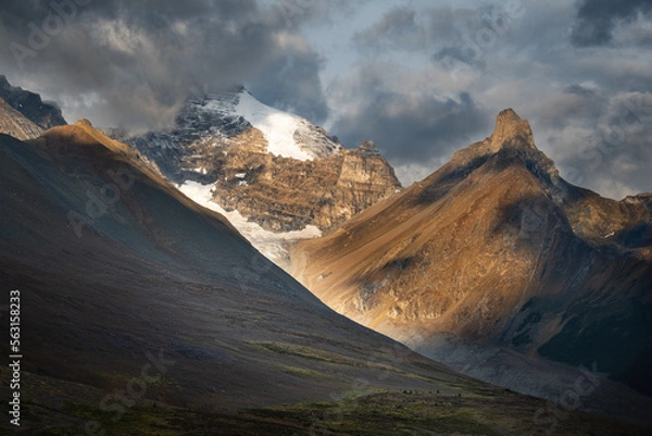 Obraz sunlight on mountain peak, Banff Canada