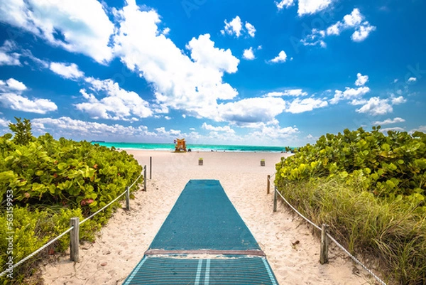 Fototapeta Miami Beach colorful sand beach and lifeguard post view