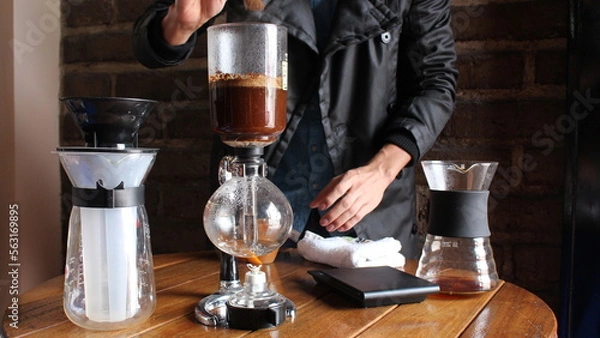 Obraz Preparando cafe sifon japones