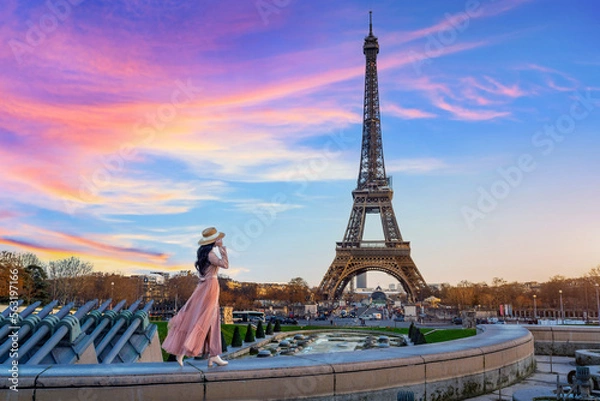 Obraz Tourist visiting paris city center and landmarks area, France.
