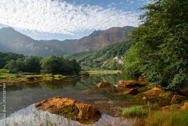 Obraz 夏の晴天の磐梯山中腹の銅沼