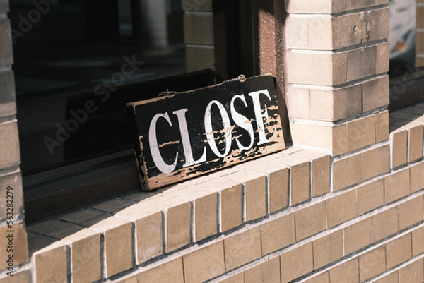 Obraz CLOSEのサイン　閉店　レトロ感
