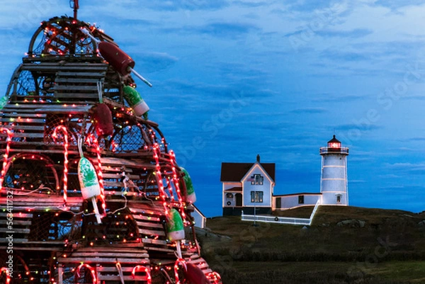 Obraz Holiday Lighthouse with Wooden Lobster Trap Tree in Foeground in Maine