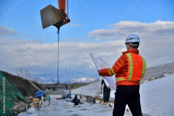 Fototapeta 建設工事を指揮する現場監督