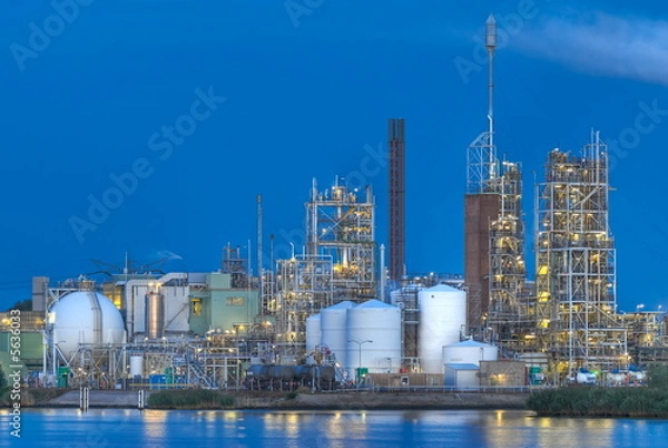 Obraz Chemical production facility on river bank