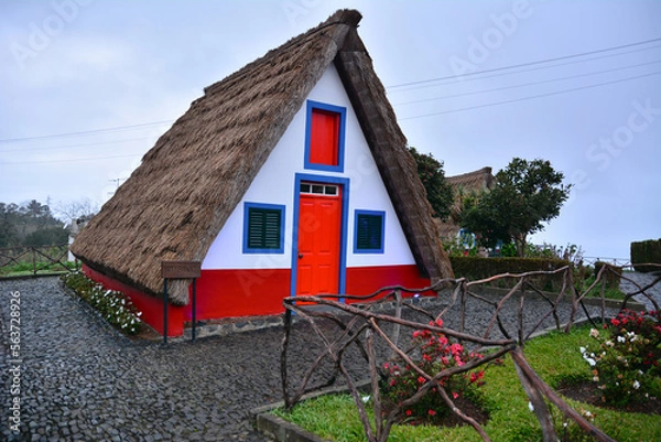 Obraz Santana - traditional houses of Madeira, made of straw