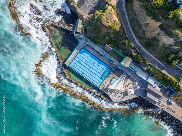 Obraz Beautiful high angle bird's eye aerial drone view of a hot salt water pool and the ocean in St Clair, a beachside suburb of Dunedin, the second-largest city in the South Island of New Zealand.