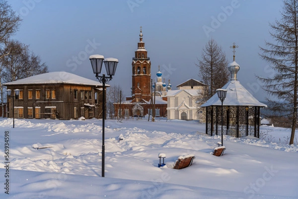 Fototapeta The ancient architecture is surrounded by tall white drifts and blue skies.