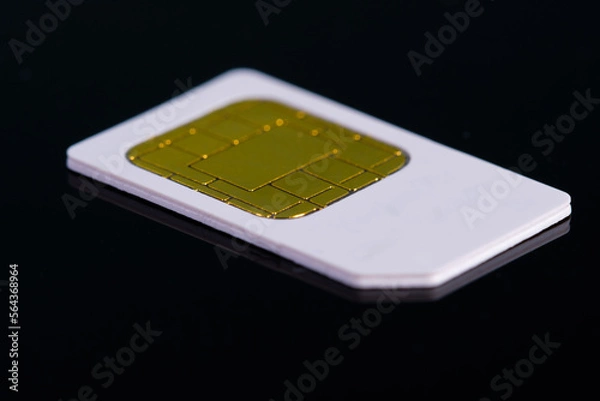 Fototapeta SIM-Card / SIM-Karte mit goldenen Kontakten / Chip auf schwarzem Untergrund