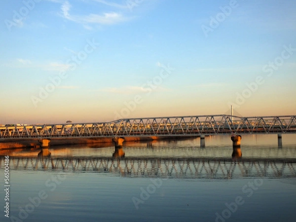 Obraz 夕焼けと陸橋　夕日、橋、鉄道