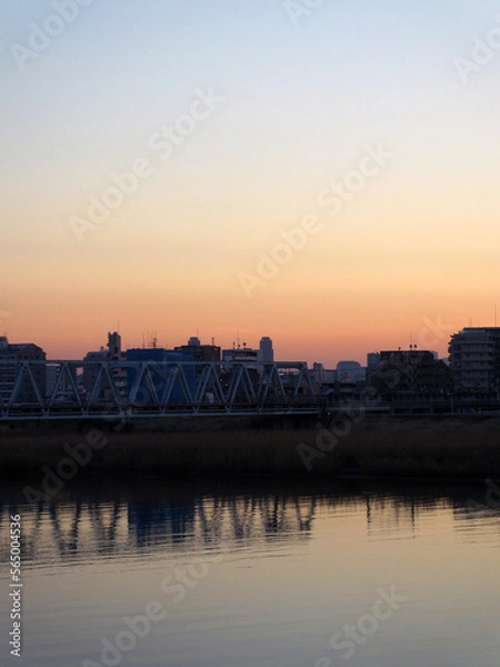 Obraz 夕方の街並み　ビルや住宅のシルエット