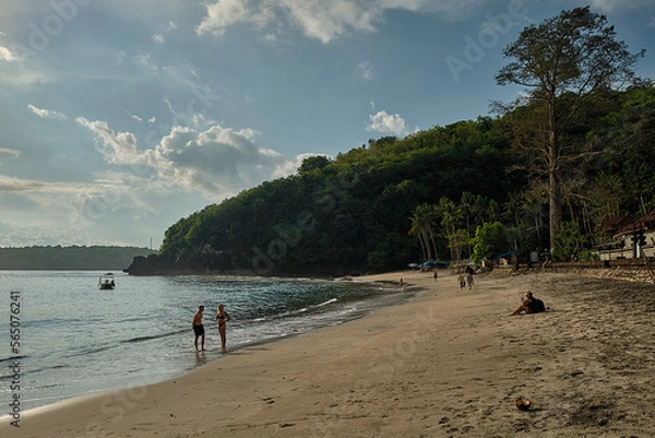 Obraz people walking on the beach