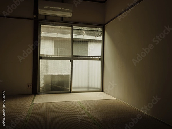 Obraz 日本の和室と畳　イグサの網目　古い小さなアパート　懐古的な