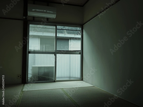 Obraz 日本の和室と畳　イグサの網目　古い小さなアパート　懐古的な