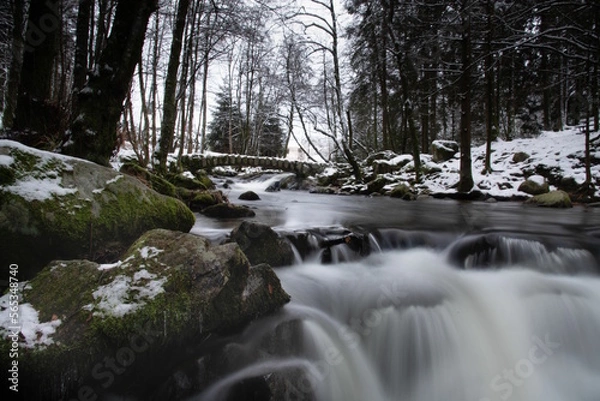Obraz La cascade du Saut des Cuves (Gérardmer) dans le Massif des Vosges en hiver