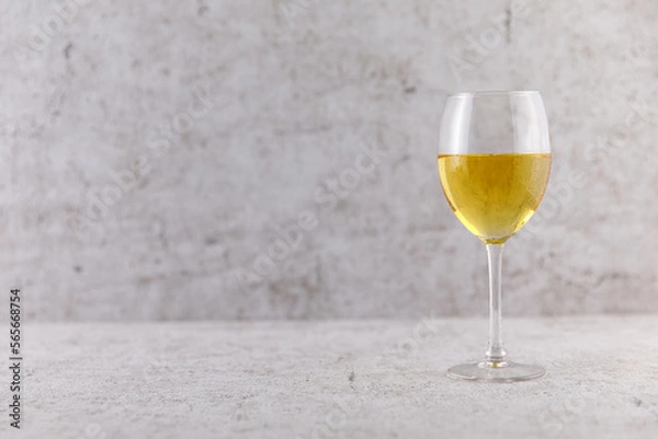 Fototapeta Weißwein im Glas