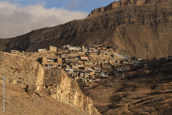 Fototapeta The colorful village of Chokh against the backdrop of a mountain panorama of Dagestan.