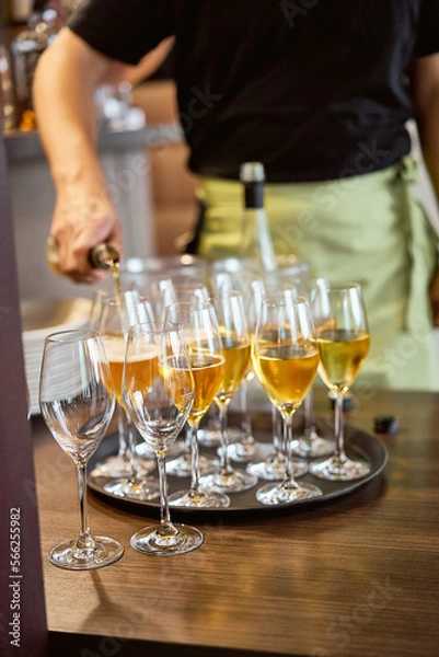 Obraz waiter serving champagne