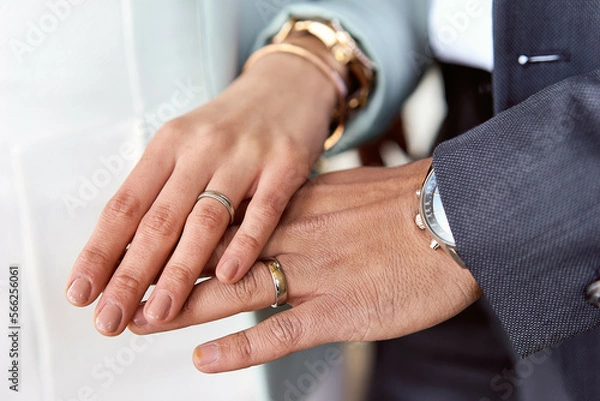 Obraz rings on hands