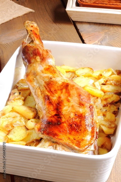 Fototapeta Paletilla de cordero asada con patatas