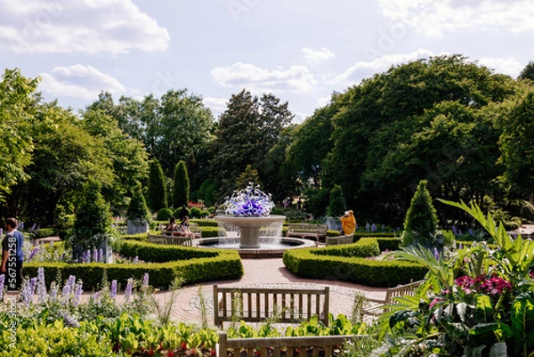 Fototapeta Atlanta botanical garden. Beautiful summer sunny landscape with trees and bushes and fountain in center of composition. 17 May 2021, Atlanta, Georgia, USA