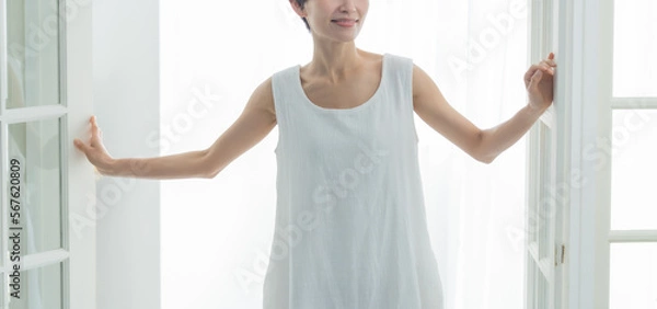 Fototapeta ワンピースを着た日本人女性