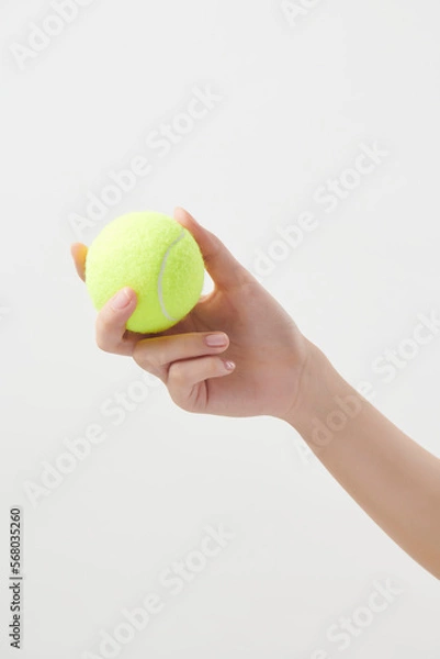Obraz 테니스 공을 들고 있는 여자의 손