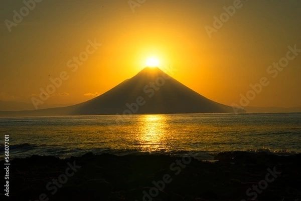 Obraz 開聞岳の初日の出、ダイヤモンド開門（御茶屋の場公園）