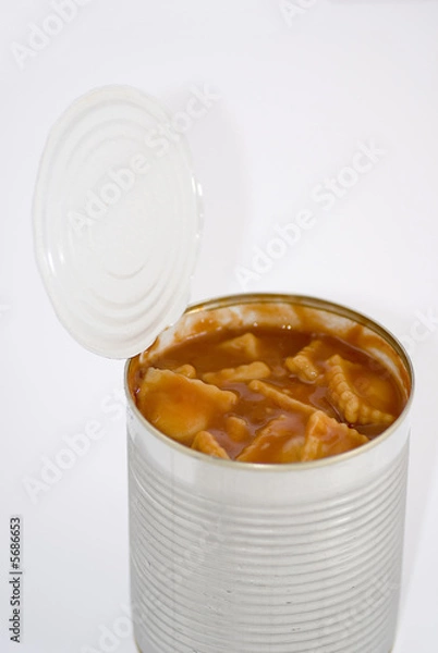 Fototapeta Konservendose mit Ravioli