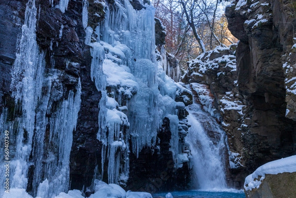 Fototapeta 冬のスッカン沢スノーハイクで氷瀑巡り