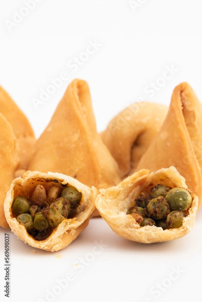 Obraz Famous Traditional Indian Snacks Chhemi Matar Samosa Or Green Peas Saingara, Sambusa, Samusa, Singada Stuffed With Matar Ki Chhimmi, Aloo, Chat Masala Spices, Alu, Boiled Mashed Potatao