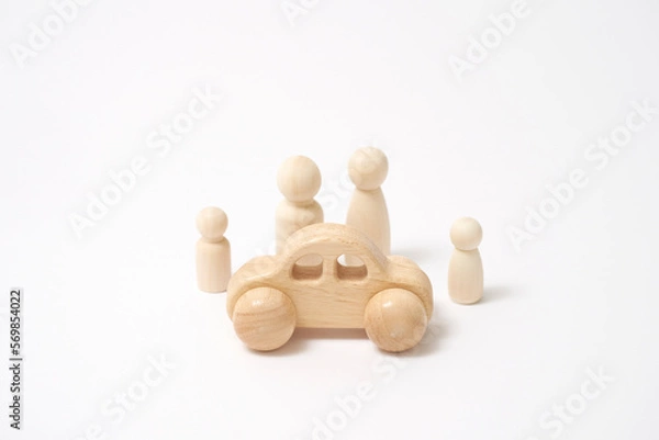 Fototapeta マイカーイメージ　ミニカーと家族の人形