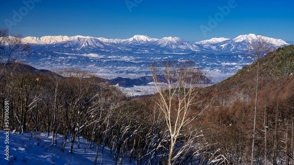 Fototapeta 長野県・山ノ内町 冬の志賀高原から望む北信五岳と北アルプスの風景