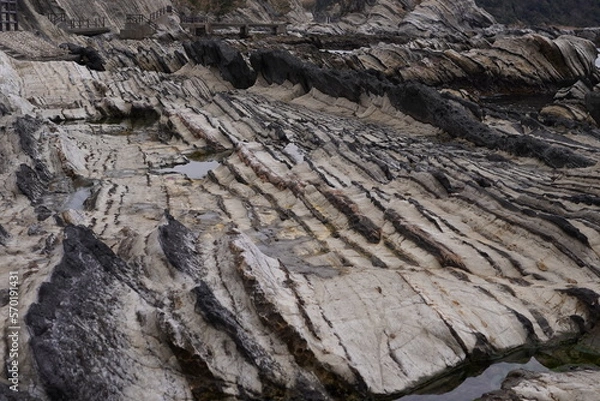 Fototapeta 縞模様の岩　岩　岸壁　崖　石　地層　鉱石
