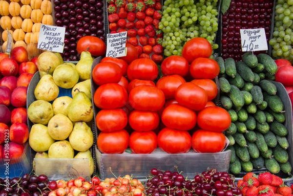 Obraz Pears, cucumbers, tomatoes and berries on the market