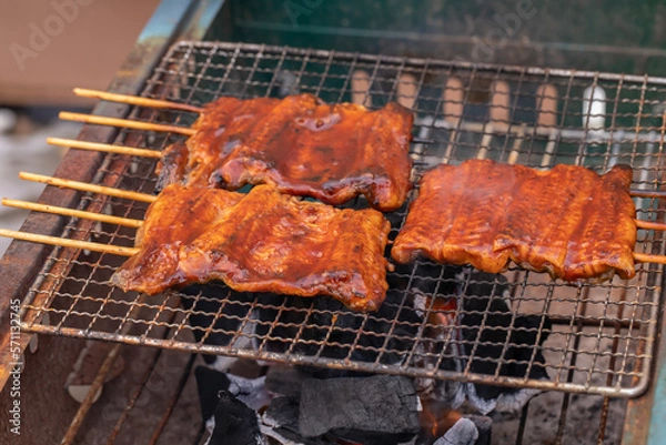 Obraz 網で焼かれる鰻　eel