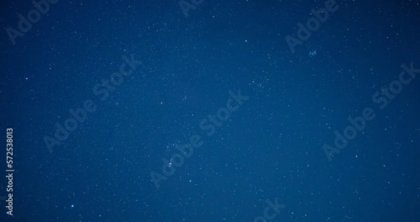 Fototapeta オリオン座やスバルなどのたくさんの冬の星と夜空