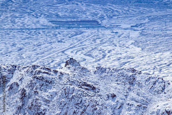 Fototapeta snow covered mountains