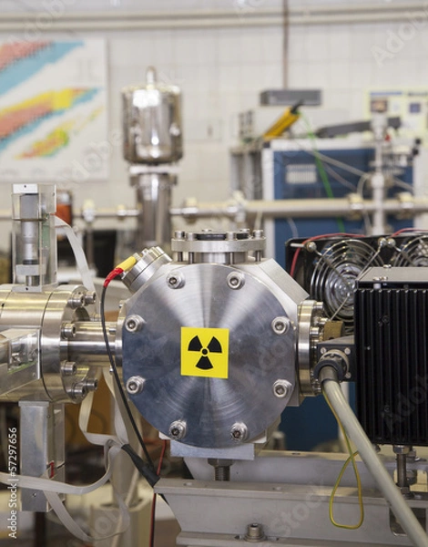 Fototapeta Szczegóły akceleratora ION ze znakiem ostrzegawczym przed promieniowaniem