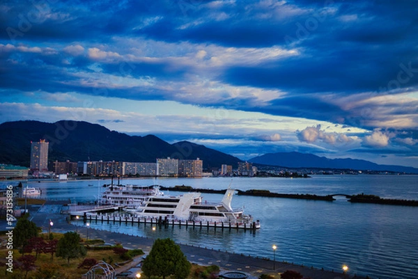 Obraz 朝方の琵琶湖の港